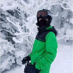 Burton boy’s snowboarding jacket size large. Green and black